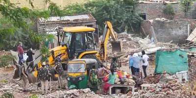 Demolition underway in Khori Gaon in Haryana's Faridabad. Photo: Twitter/@leenadhankhar