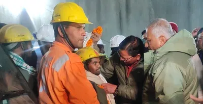 Chief minister Pushkar Singh Dhami posted a picture with one of the rescued workers. Photo: X@pushkardhami
